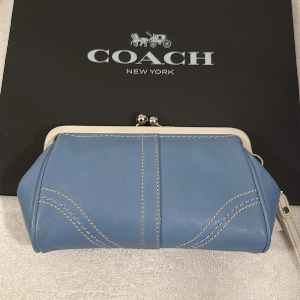 Coach Blue and White kiss lock Women's wristlet - Picture 1 of 15
